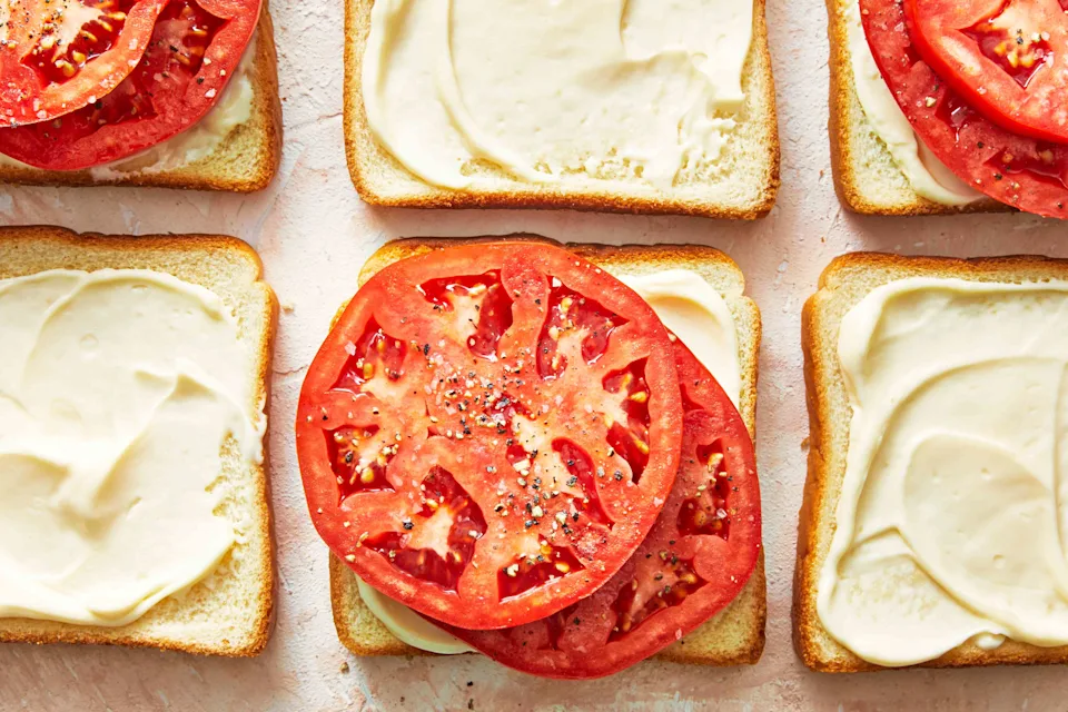 •	Cheese & Tomato Sandwich (V)